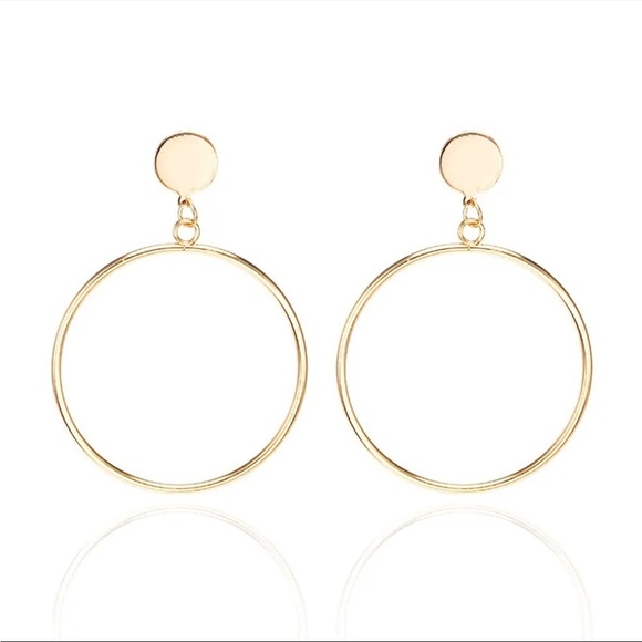 Lightweight Circle Hoop Earrings in Gold - Picture 1 of 3